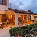 Magnifique - Piscine - Climatisation - 4 - 8 Personnes